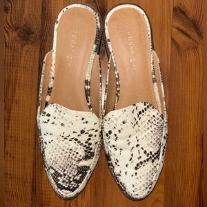 Gently Used Women’s Size 8 Faux Snakeskin Slip-On Flats
